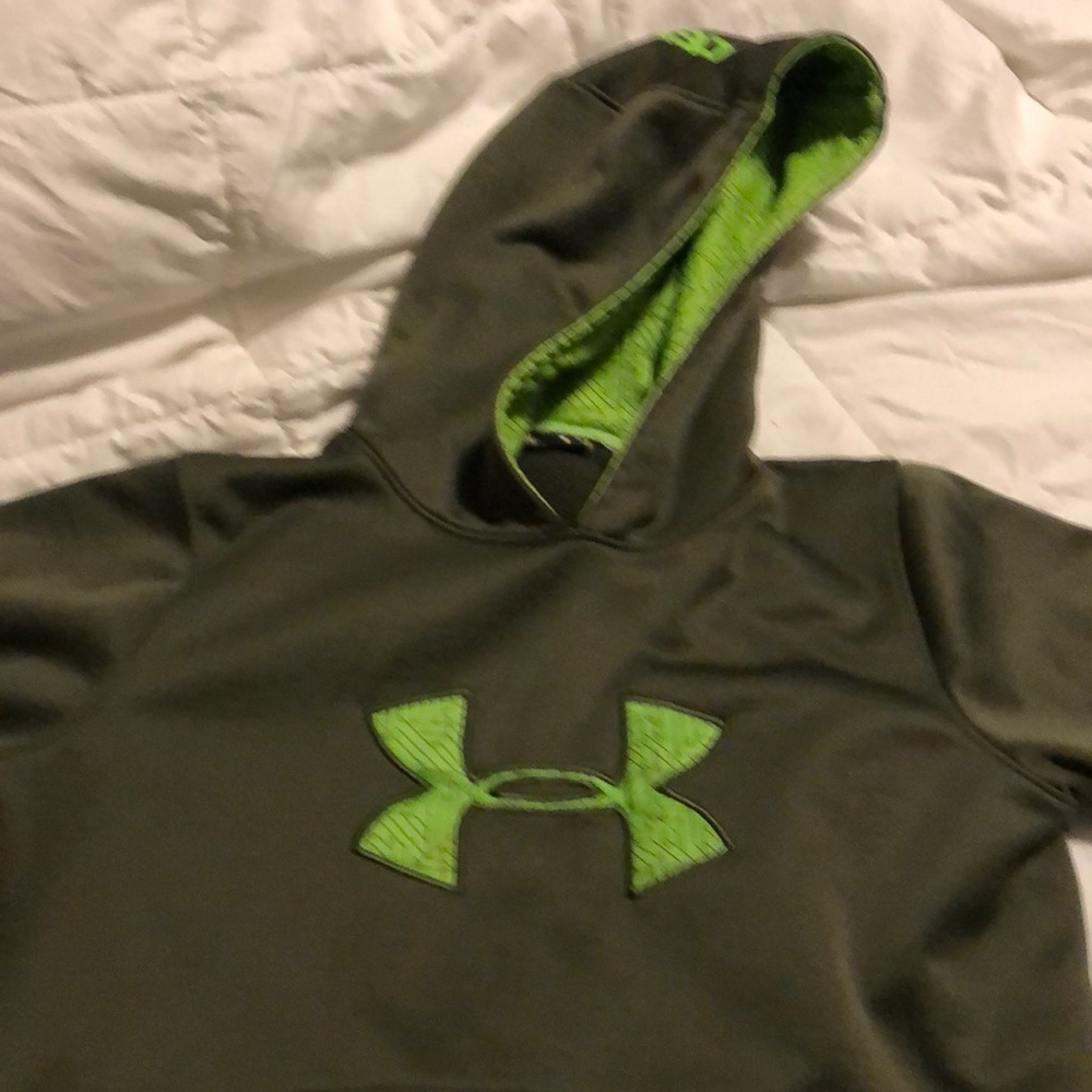 Under armour sweat shirt
